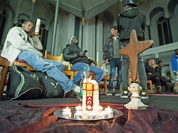 Flüchtlinge in einer Kirche Foto: imago