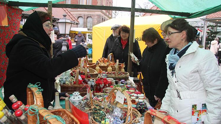 Alles selbstgemacht: Am Stand von Rosa Jurkat gab es alles vom selbstgemachten Eierlikör bis zu Marmeladen.