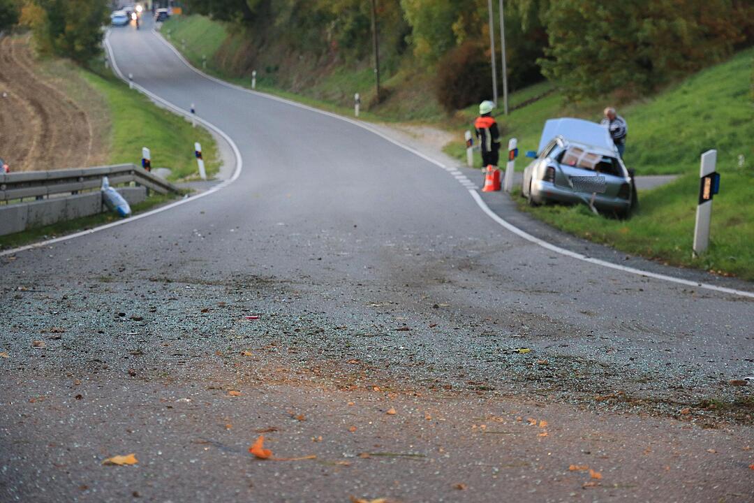 Pkw überschlägt sich am Teuchatzer Berg