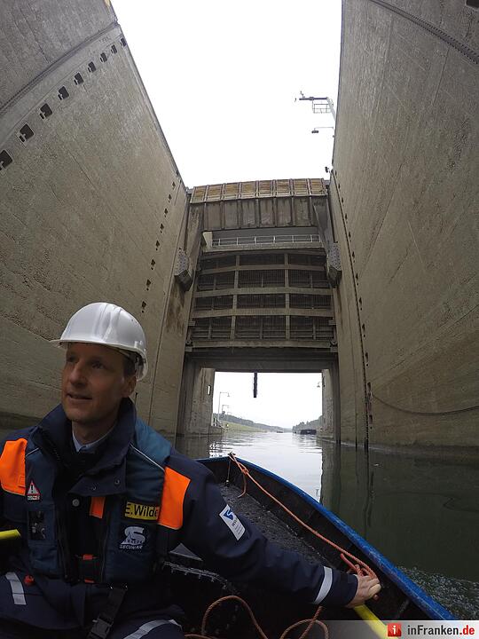 Auf Foto-Tour im  Inneren der Schleuse Erlangen