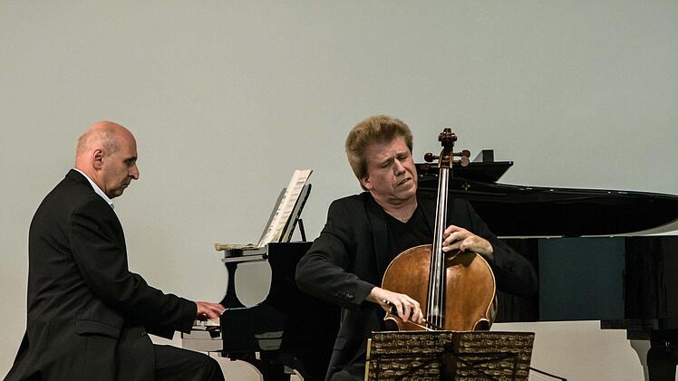 Der Cellist Michal Kanka und der Pianist Jaromir Klepác gastierten in Coburg.Foto: Jochen Berger
