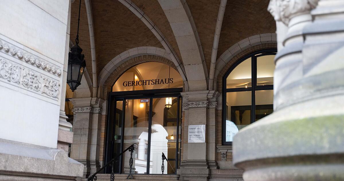 Mann-vor-Gericht-Familie-mit-L-gen-und-Gewalt-isoliert-