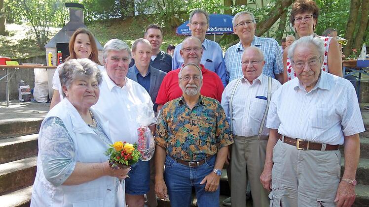 Ehrungen standen an für 40 Jahre Mitgliedschaft anlässlich der 40-Jahr-Feier des Förderkreises und des Jugend- und Freizeitzentrums der "Falken".  Foto: Doris Weidner