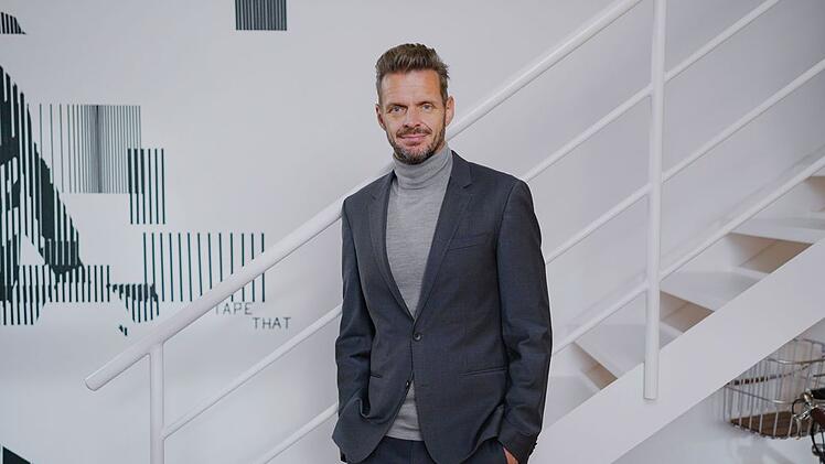 Satiriker Florian Schroeder findet: "Die Meinungsfreiheit ist riesig, sie ist überhaupt nicht gefährdet, aber es gibt eine furchtbare Enge."