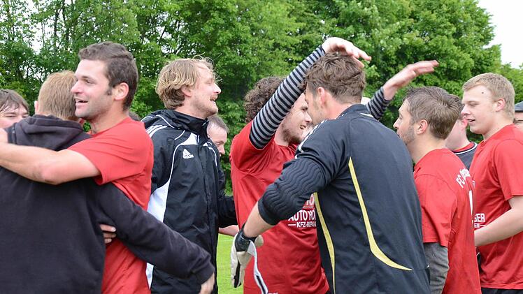 Schnappschüsse nach dem Titelgewinn mit dem Sieg in Albertshausen.