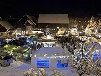 Die anheimelnde Marktleugaster Budenwelt auf dem Festplatz an der Webergasse.