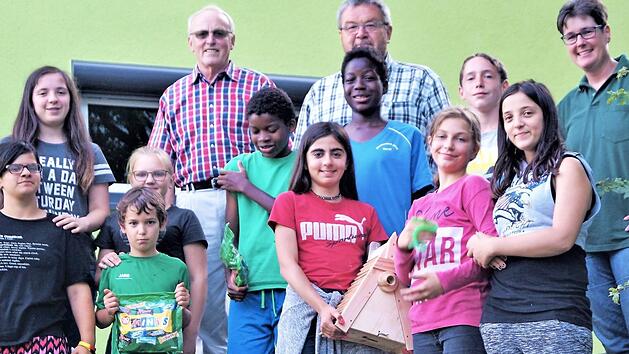 Für das Haus 14 gab es als Gewinnerpreis des Wettbewerbs "Mehr Grün im Kinderdorf" einen Nistkasten.  Foto: Christine Benkert