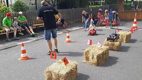 Der zweij&auml;hrige Luke Reugels steuert sein Bobbycar.  Foto: Christiane Reuther