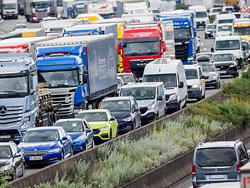 Herbstferien und Allerheiligen: ADAC warnt vor Stau auf Autobahnen in Bayern