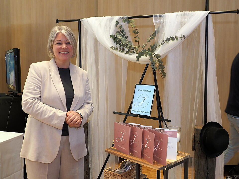 Inkl. Braut- und Festmodenschauen.