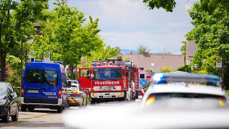 Absturz eines Kleinflugzeuges in ein Wohngebiet