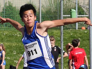 Trung Ngo (TSV Bad Kissingen) landete bei der Deutschen Jugend-Meisterschaft im Dreisprung auf Rang sechs.  Foto: Reinhold Nürnberger