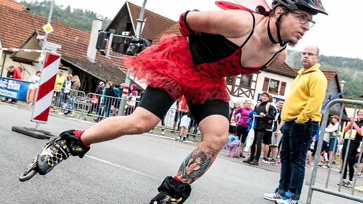 Der Trendsport Speed-Skating entwickelt sich immer mehr zum Leistungssport. Die Breite fehlt. Deshalb laufen viele nur noch zum Spaß.  Foto: Archiv