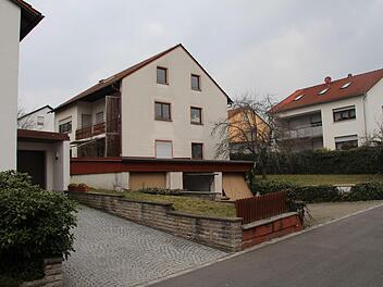 Dieses Haus Am Spratzer (Mitte) soll abgerissen und durch ein deutlich größeres Sechsfamilienhaus ersetzt werden.  Foto: Andreas Dorsch