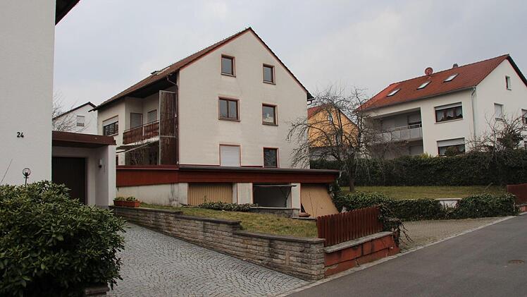 Dieses Haus Am Spratzer (Mitte) soll abgerissen und durch ein deutlich größeres Sechsfamilienhaus ersetzt werden.  Foto: Andreas Dorsch