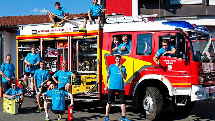 Das Lauf-Team der Freiwilligen Feuerwehr aus Weilersbach: Angefangen mit Helferdiensten beim Fränkische-Schweiz-Marathon, sind die Feuerwehrler inzwischen längst vom Lauf-Virus infiziert.  Foto: privat