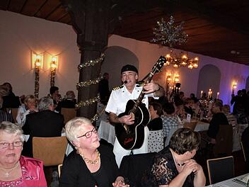 Zum Dahinschmelzen: Tolle Musik - und das sogar direkt am gedeckten Tisch - bot die Band "Cavallinis" bei der Gala.Werner Reißaus