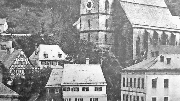 Diese alte Aufnahme - im Hintergrund die Petrikirche - zeigt die Schlosserei von Herrmann Amos.&nbsp;