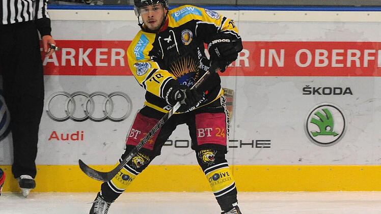 Patrick Franz gewann am Freitagabend mit dem EHC Bayreuth 4:3 in Füssen. Foto: Peter Mularczyk