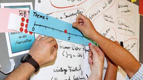 So sieht es aus, wenn die Hallerndorfer über die Zukunft ihrer Gemeinde nachdenken.  Foto: Erlwein