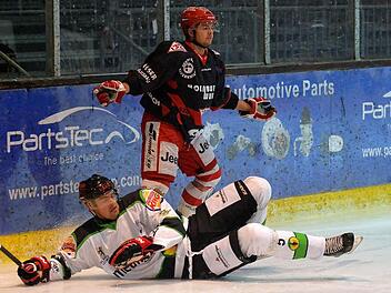 Jiri Ryzuk und die Höchstadt Alligators haben das Rückspiel in der Zwischenrunde der Eishockey-Bayernliga beim TEV Miesbach mit 3:5 verloren.  Foto: Picturedreams