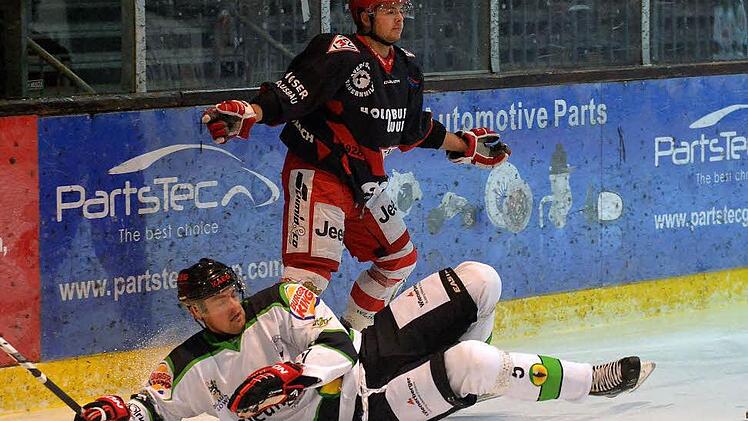 Jiri Ryzuk und die Höchstadt Alligators haben das Rückspiel in der Zwischenrunde der Eishockey-Bayernliga beim TEV Miesbach mit 3:5 verloren.  Foto: Picturedreams