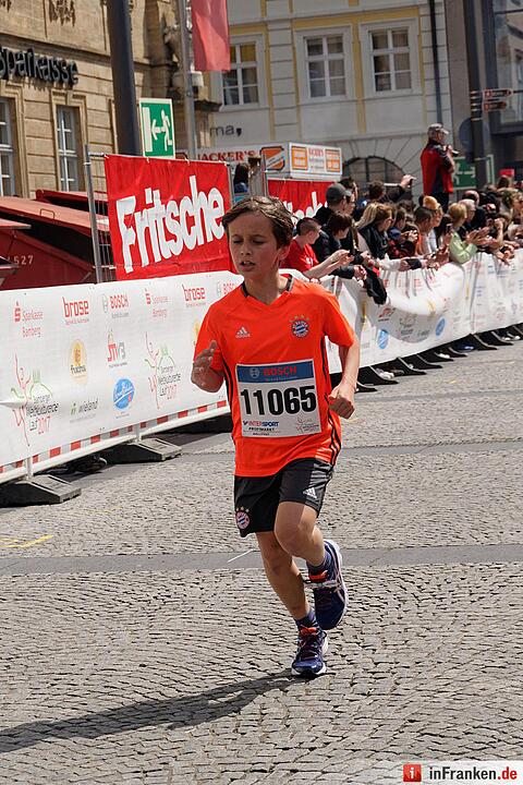 Weltkulturerbelauf 2017 in Bamberg: Der Zieleinlauf am Maxplatz