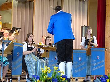 Bei "You raise me up" überzeugt die 14-jährige Julia Kirsch am Saxophon.Foto: Roswitha Mellenthin