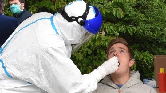 Die Zahl der Infektionenist derzeit niedrig - die Zahl der Tests bleibt aber hoch. Foto: Uschi Prawitz/Archiv