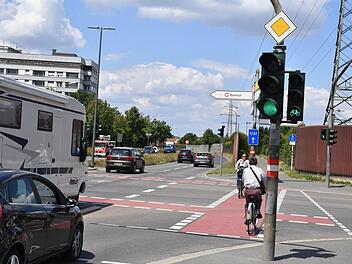 Bamberg: Spurrillen werden abgefräst - Berliner Ring und Luitpoldbrücke betroffen Bamberg: Spurrillen werden abgefräst - Berliner Ring und Luitpoldbrücke betroffen