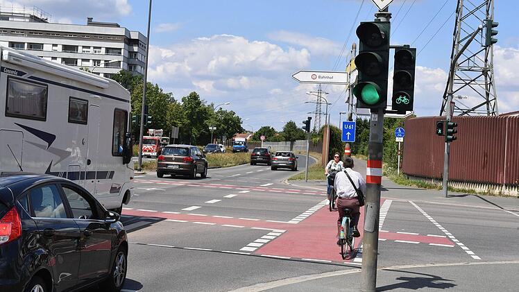 Bamberg: Spurrillen werden abgefr&auml;st - Berliner Ring und Luitpoldbr&uuml;cke betroffen