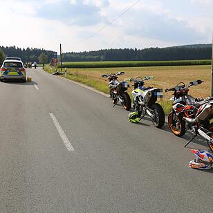 Tödlicher Unfall bei Weißenstadt: Motorradfahrer prallt gegen Schutzplanke