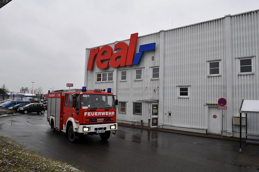 Feuerwehreinsatz bei Real in Hallstadt