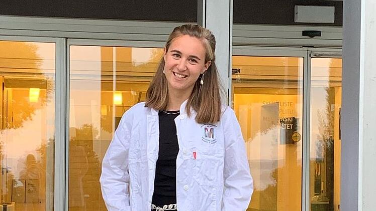 Der weiße Arztkittel steht ihr bereits gut: Doch bevor sie als Medizinerin tätig werden kann (natürlich im Coburger Land!) nimmt Amelie Schwerdt den Umweg über Split.Foto: privat