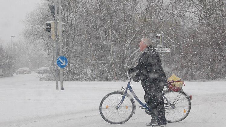 Doch in den Nachmittagsstunden setzten dann heftige Schneefälle ein.