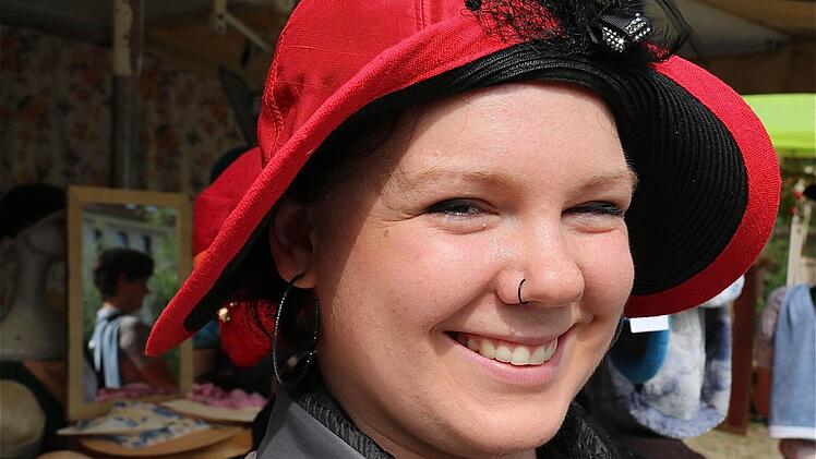 Kreativ und gewagt: eigens kreierte Hüte von Modistin Roxana Conradi.