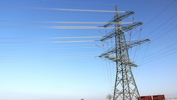 Noch nicht ganz aus dem Rennen: Die Aufstockung der Stromtrasse durch den östlichen Landkreis genießt im Netzentwicklungsplan offensichtlich nur zweite Priorität. Foto: Berthold Köhler