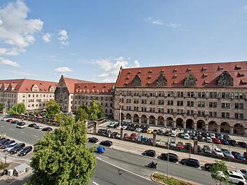 Außenansicht des Landgerichts Nürnberg-Fürth in Nürnberg Foto: Daniel Karmann/dpa