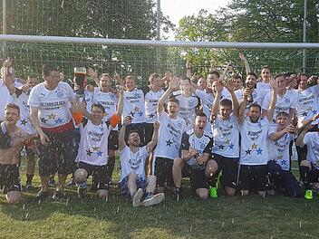 Die Pumas um Kapitän Eric Stübing (vorne links) veredelten eine starke Saison mit dem Meisterschaft. Jetzt soll der Kreismeistertitel verteidigt werden. Foto: Facebook/FCH
