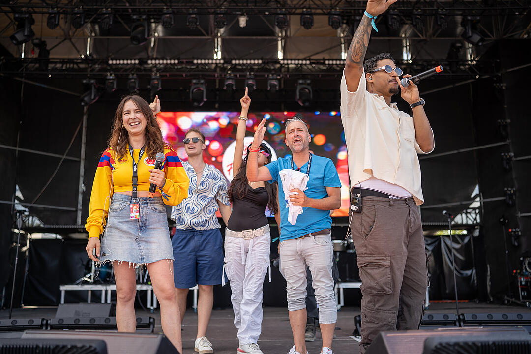 Mit vielen internationalen und nationalen Live-Acts.