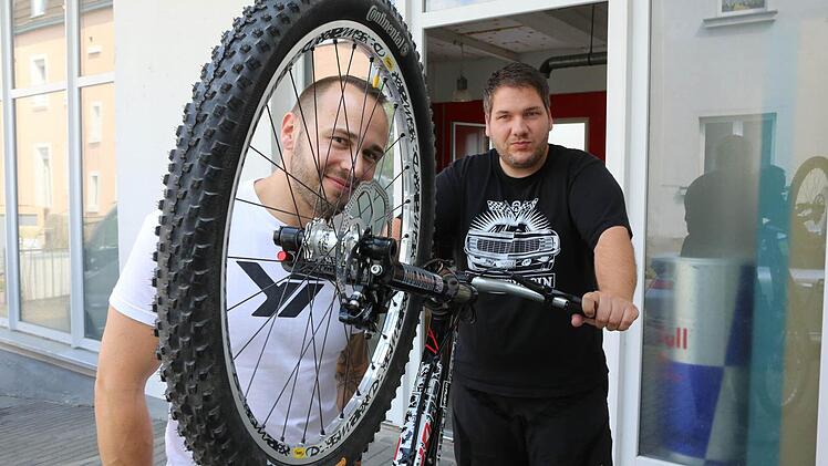 Markus Flossmann und Stefan Willared (v.l.) machen "Freak-Räder" aus Forchheim. Fotos: Barbara Herbst