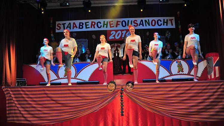 Die Showtanzmädels sorgten mit "Franken Helau" für Stimmung.
