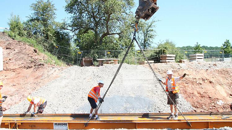 Rückbau der Gleitbahnen.