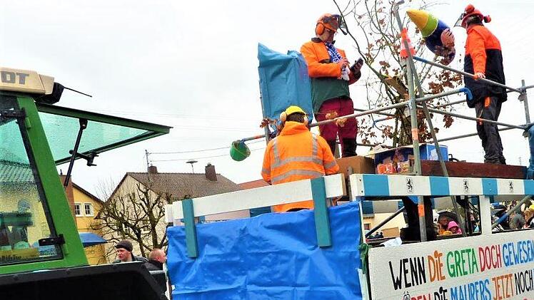 Beim Faschingsumzug in Neukenroth. Foto: Gerd Fleischmann