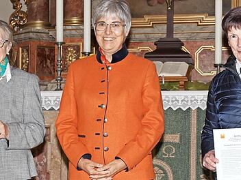 Regionalbischöfin Dorothea Greiner (Mitte) beglückwünschte Annemarie Gareis (links) und Lydia Kestel zur erfolgreich absolvierten Ausbildung als Kirchenführerin.