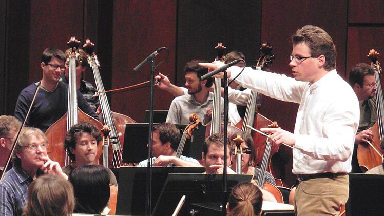 Jakub Hru Gradša bei der Generalprobe mit dem Orchester
