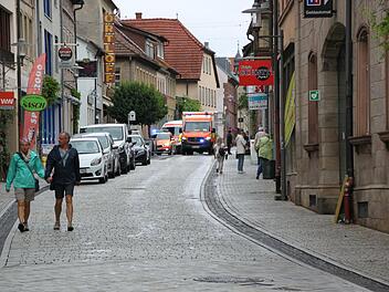 Bilder wie diese sollen sich möglichst nicht so schnell wiederholen: Mehrfach gab es in diesem Frühjahr bereits Unfälle in der Kissinger Straße, bei denen verletzte Fahrradfahrer medizinisch versorgt werden mussten.