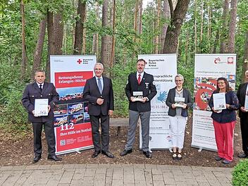 Bei der Auszeichnung der Projekte von BRK und Feuerwehr sowie des Caritasverbands