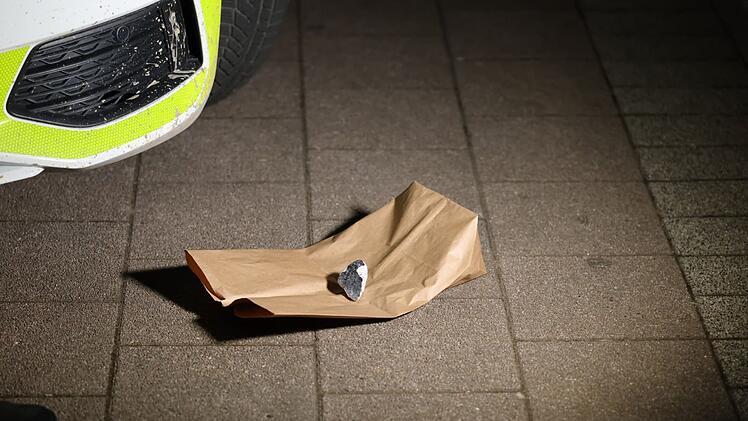 Meteorit schl&auml;gt in Hausdach ein