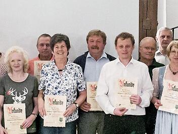Die für ihre Treue geehrten Mitglieder der Trabelsdorfer Schützen Foto: Karin Geyer